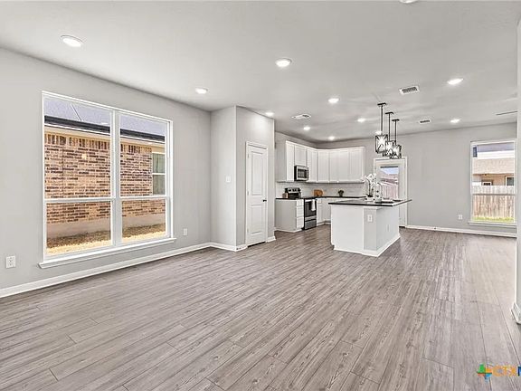 2nd image of 1024 Shelby Dr