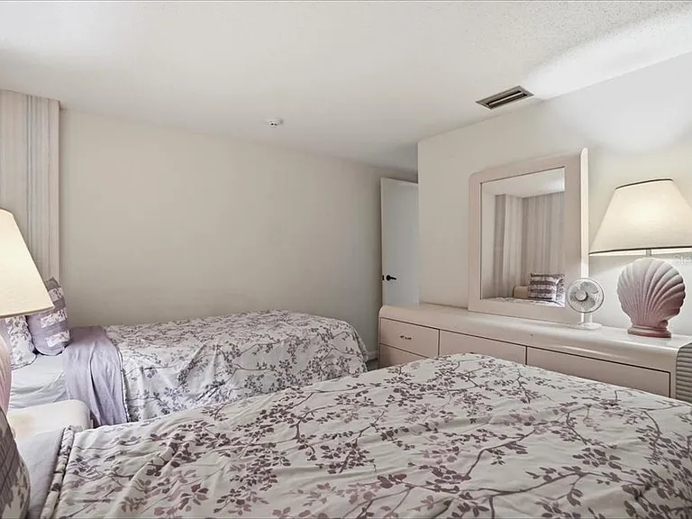 5611 Gulf Of Mexico Dr #3 — Photo 38