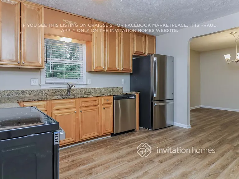 1398 Yates Ave — Photo 11