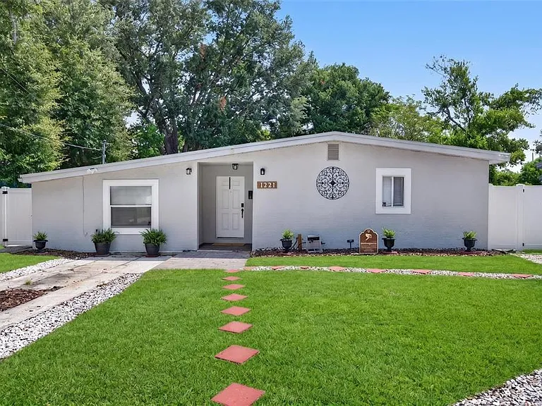 1221 Elinore Dr — Photo 1