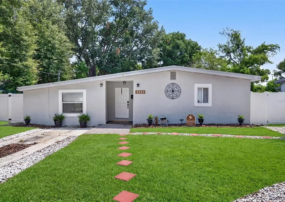 1221 Elinore Dr