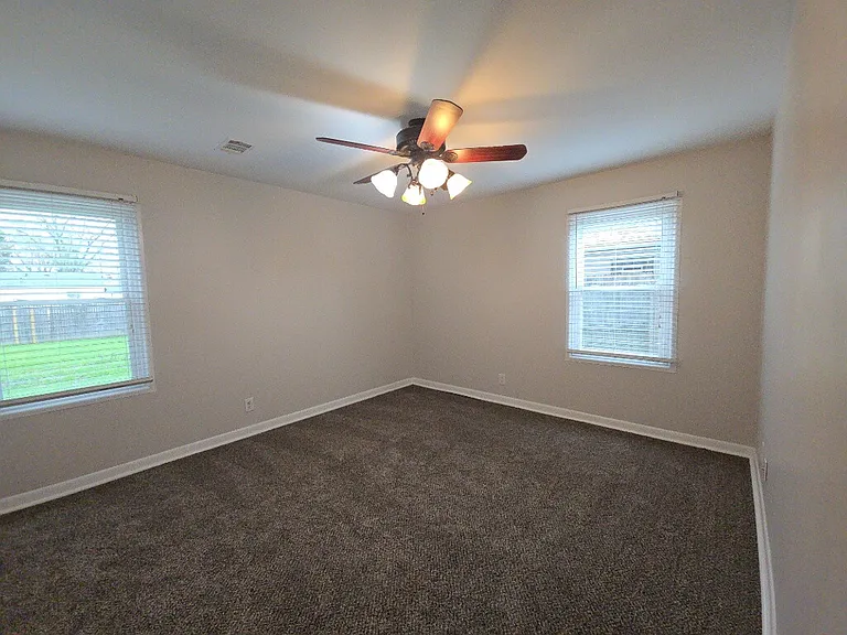 981 Olympia Dr — Photo 10