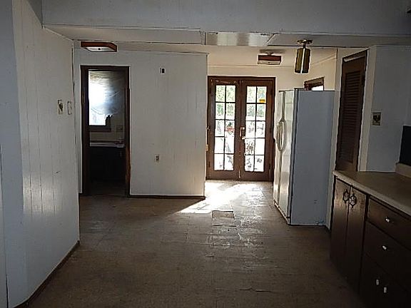 3rd image of 3311 Windsor Ave