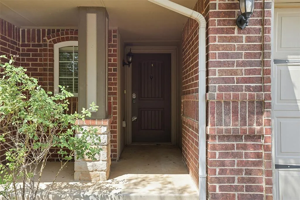 3 bed, 1400 sqft, $1,650 — Photo 2