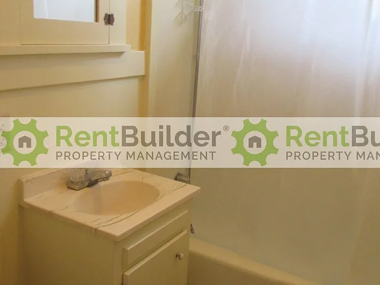 103 Maple St NE — Photo 8