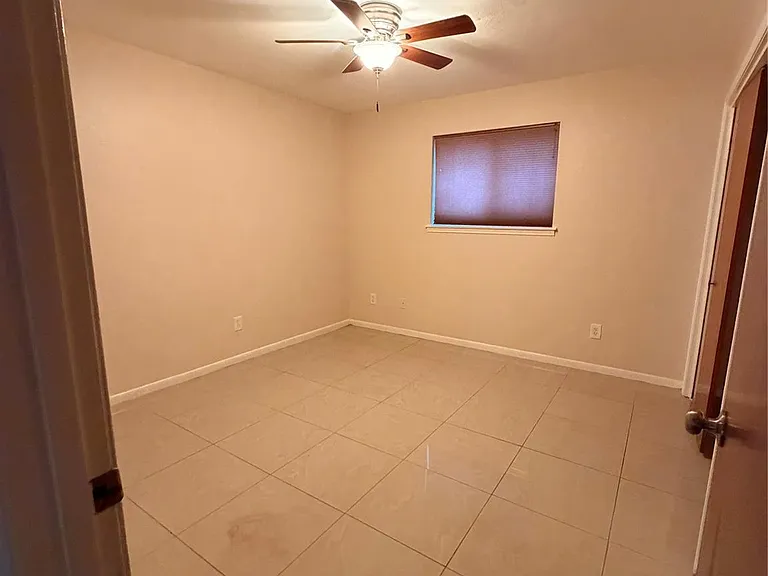 120 Texas Ave — Photo 9