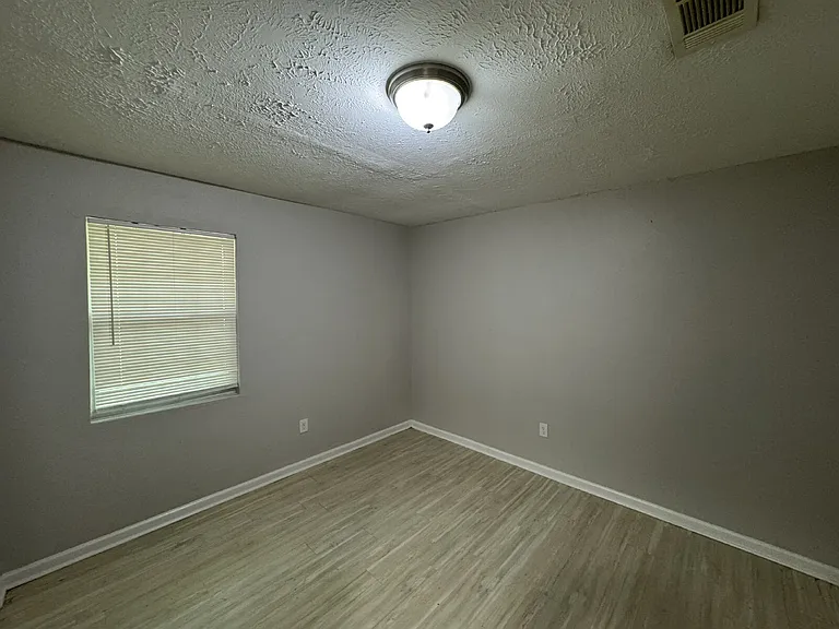 229 Lawrence Rd — Photo 8