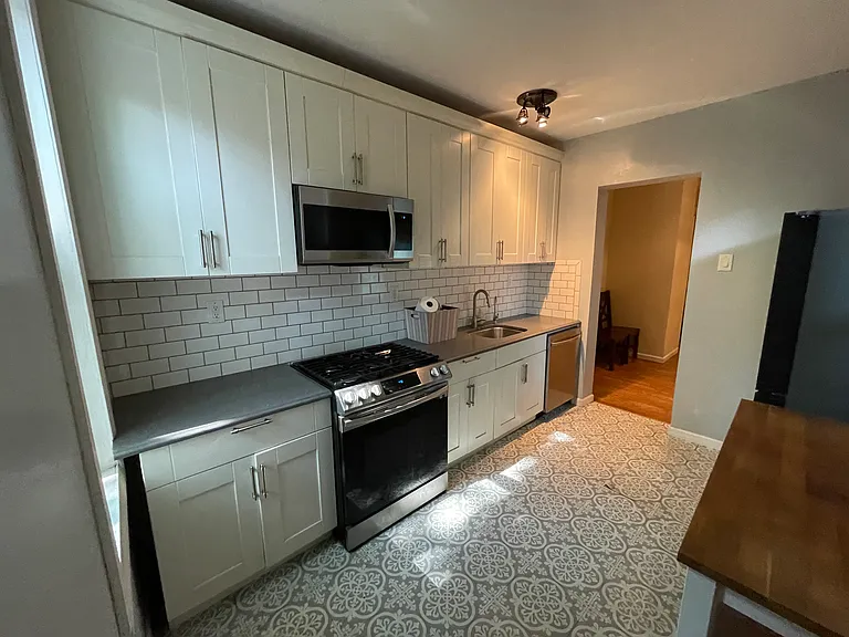 1281 Union Ave — Photo 4