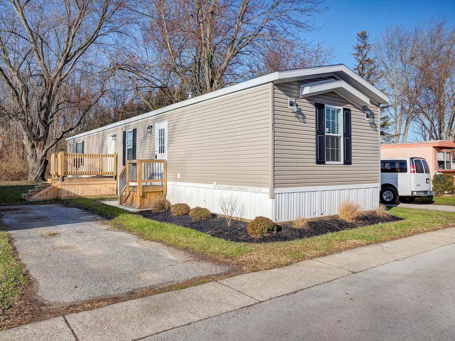 3 bed, 1120 sqft, $1,290 — Photo 1