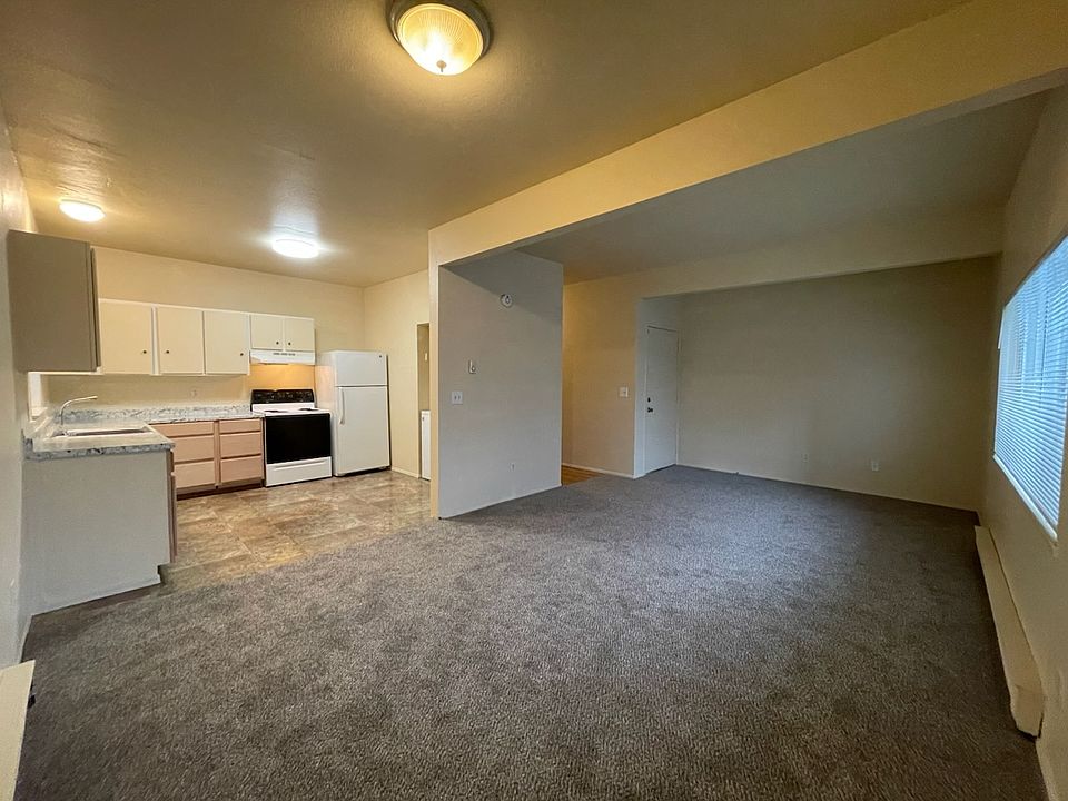1st image of 806 S Yakima Ave APT 3