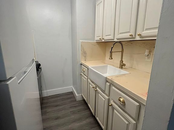 2nd image of 117 Wade St APT 1I