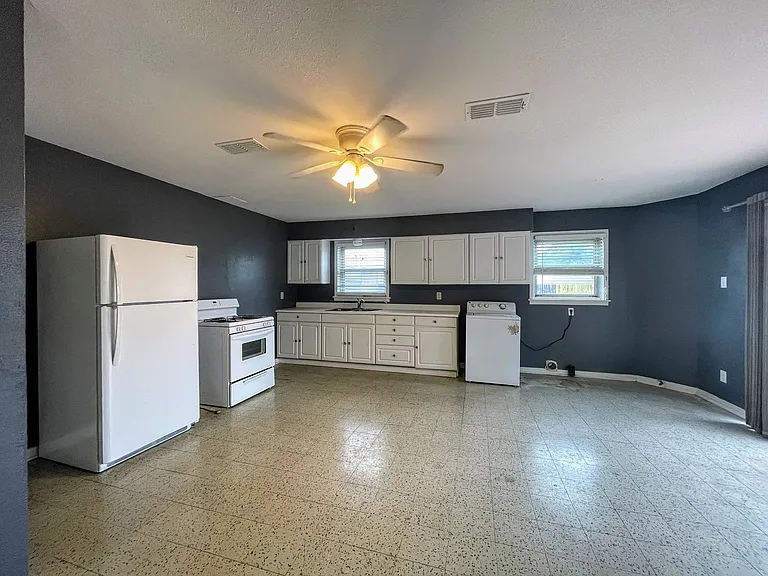 3710 Avenue V — Photo 7