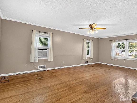 4th image of 510 Cook Ave