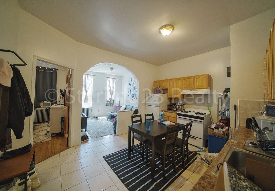 1st image of 2610 Hoyt Ave S #2R