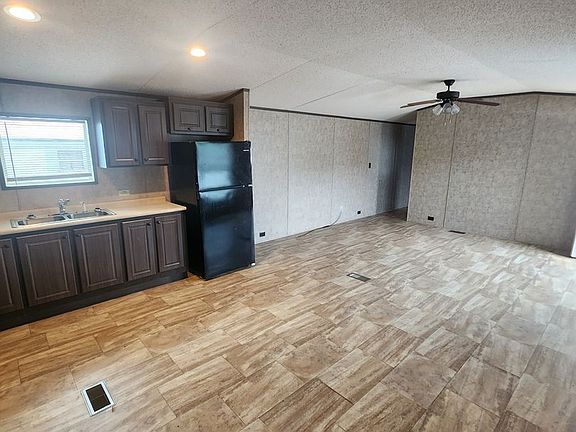 2nd image of 2323 E 6th Ave #D20