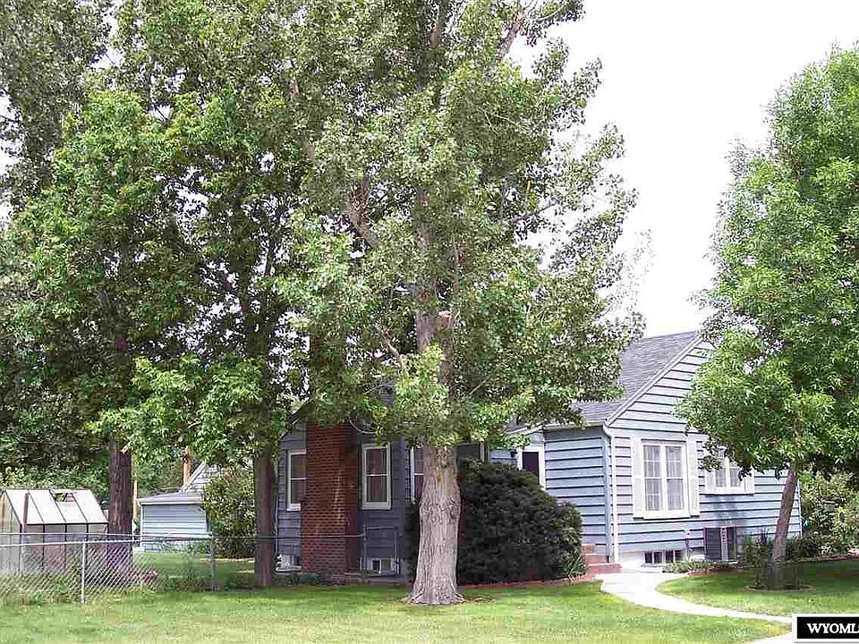 1st image of 220 W 25th Ave
