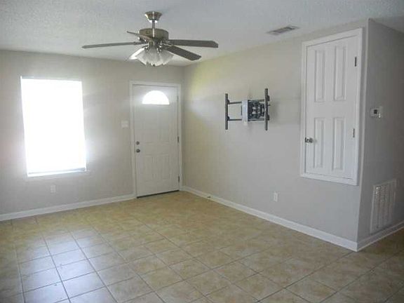 4th image of 2501 Jeanne St