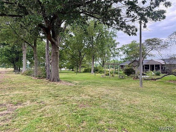 5th image of 1121 Meadowlark Ln