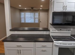 1415 Hillcrest Dr, Manhattan, KS 66502