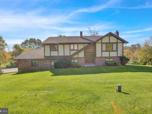 14 Williams Rd, Fleetwood, PA 19522