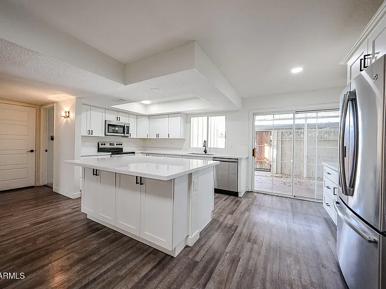 1803 W Maryland Ave — Photo 21