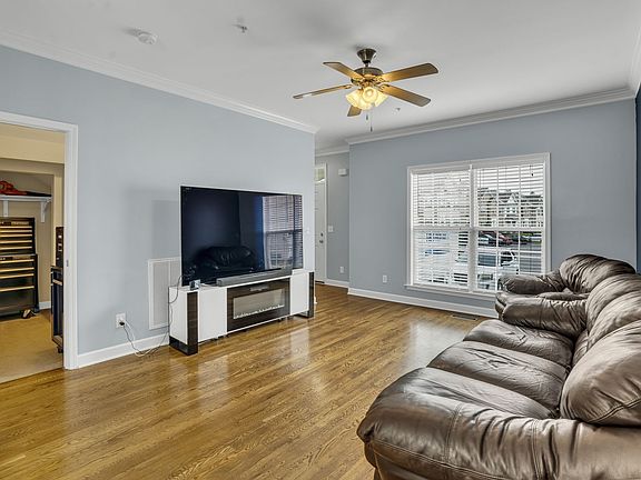 5th image of 3035 Newport Valley Cir