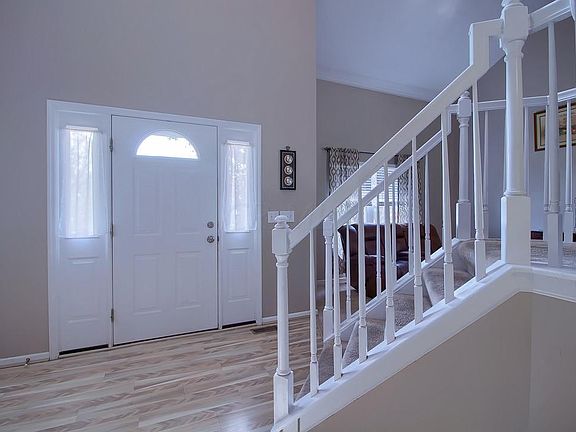 3rd image of 477 Wynridge Dr