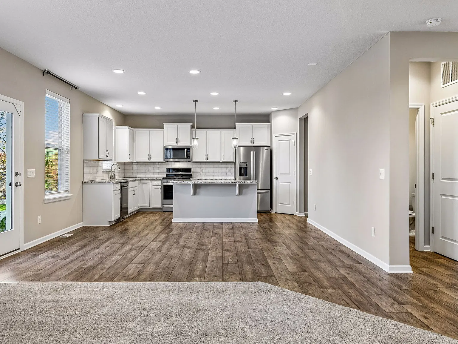 3 bed, 2376 sqft, $3,250 — Photo 4