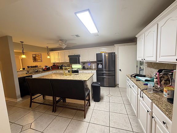 3rd image of 10014 Artesia Dr
