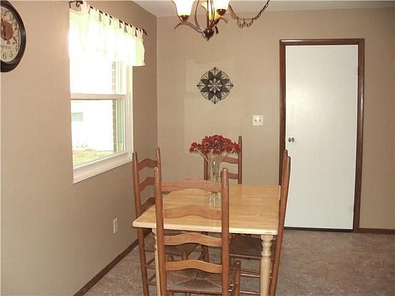 4th image of 2922 Marywood Ct