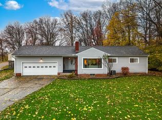 988 E Robinson Ave, Barberton, OH 44203