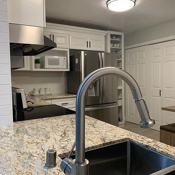 1429 Saint James Pkwy — Photo 34