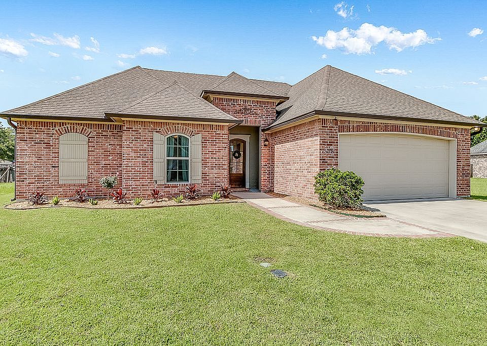 1st image of 303 Oak Hill Ln