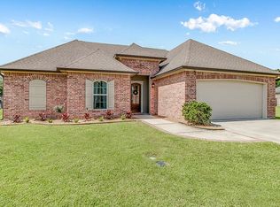 303 Oak Hill Ln, Youngsville, LA 70592