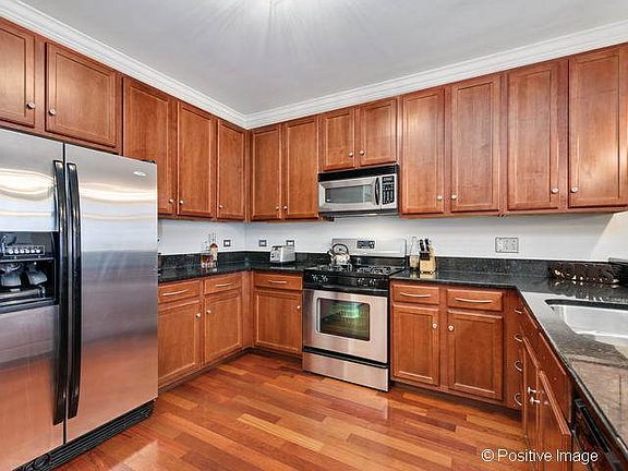 5th image of 1600 S Prairie Ave #1009