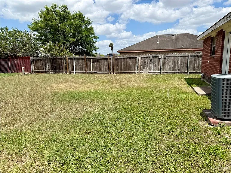 810 W Falcon Ave — Photo 9