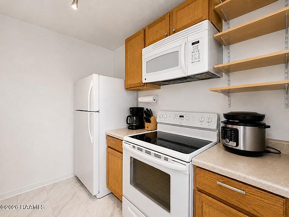 4th image of 610 Pillette Rd APT 194
