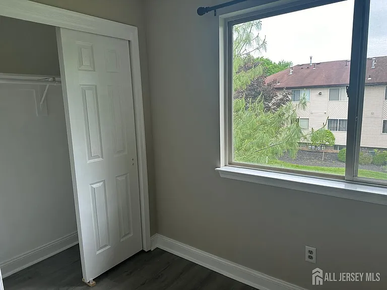 4516 Birchwood Ct — Photo 4