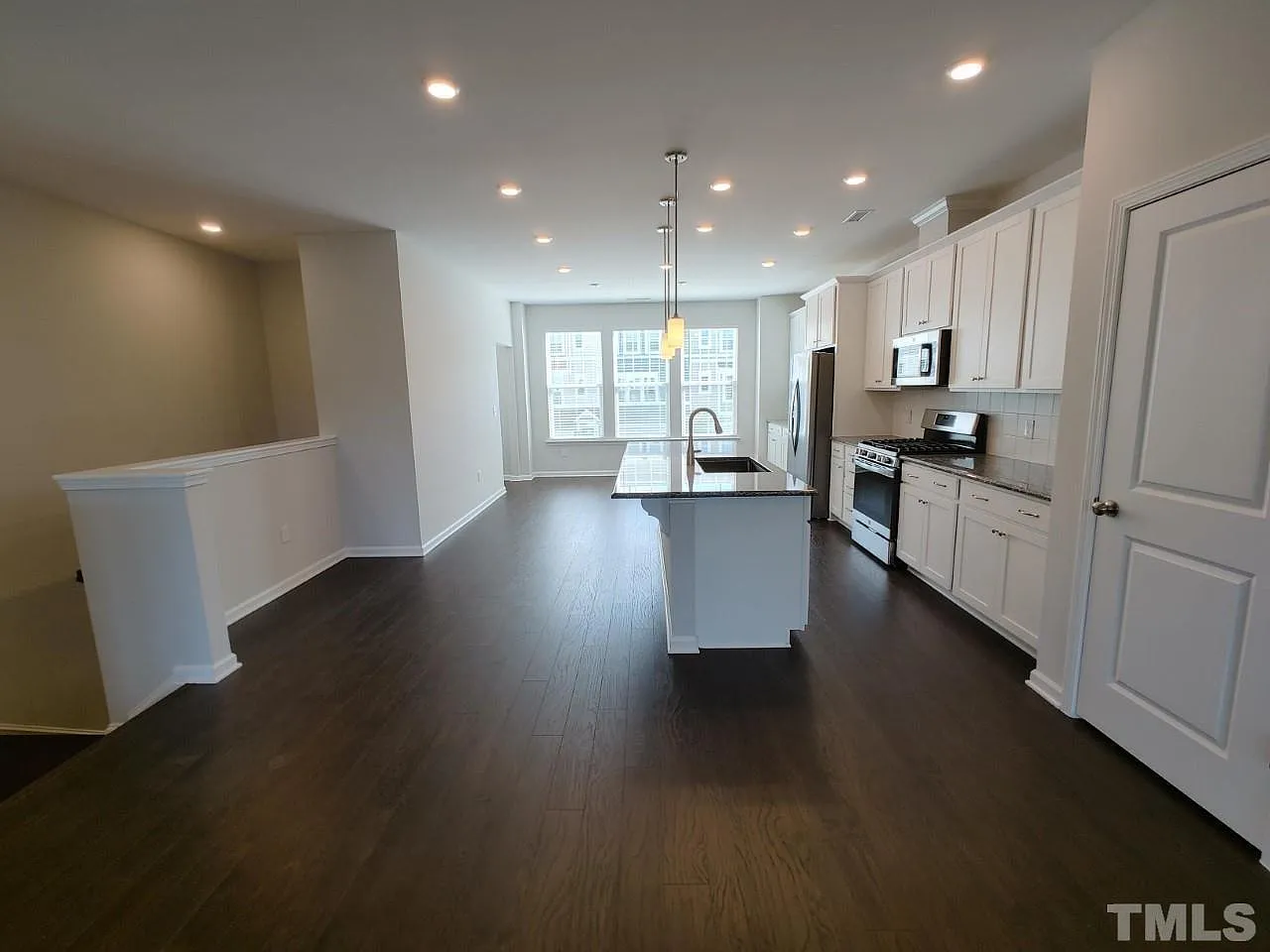 4 bed, 3.5 bath, 2229 sqft, $2,395 — Photo 3