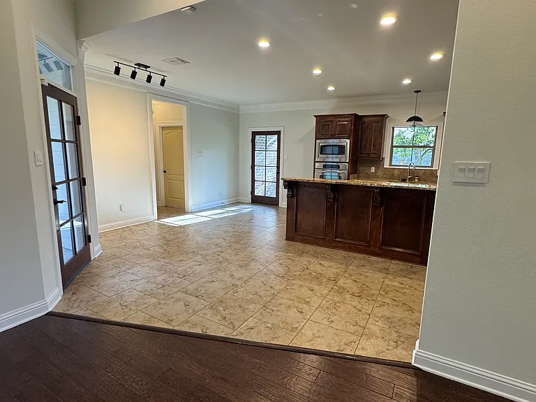 108 Colonel Burt Dr — Photo 8