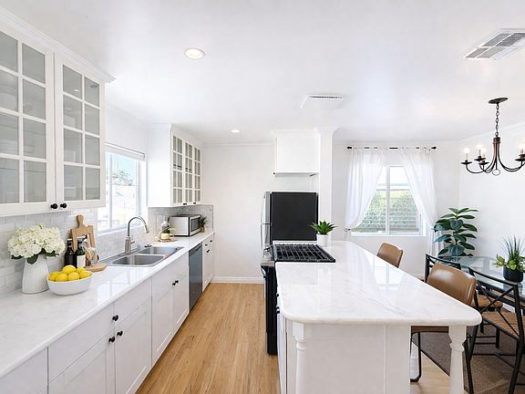 2nd image of 1033 20th St #1033U