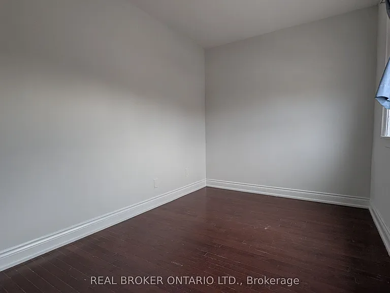 2209 Gerrard St E #2 — Photo 10