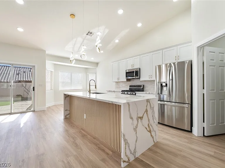 9205 Desert Village Ave — Photo 16