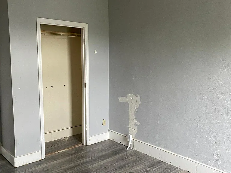 819 Lampton St #2R — Photo 4
