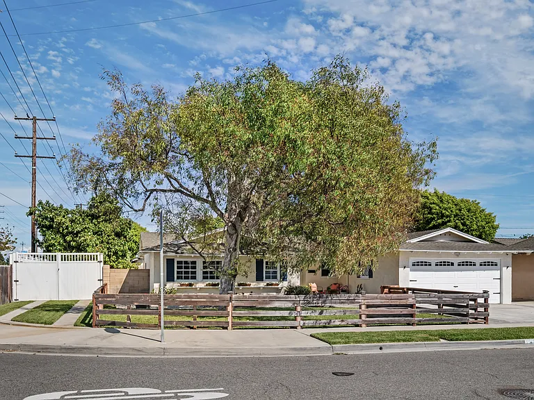 16002 Warren Ln — Photo 29
