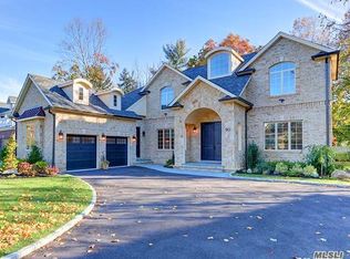 90 Percheron Ln, Roslyn Heights, NY 11577