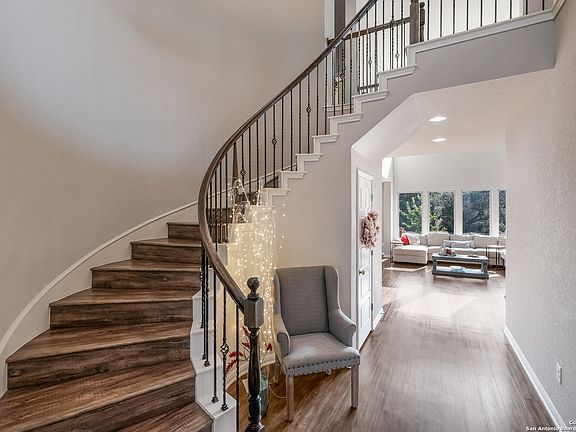 5th image of 2255 TIPTOP LN