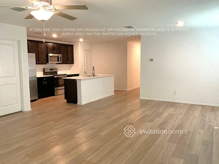 10527 Sewell Cir — Photo 3