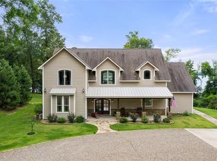 960 Maple Dr, Scroggins, TX 75480