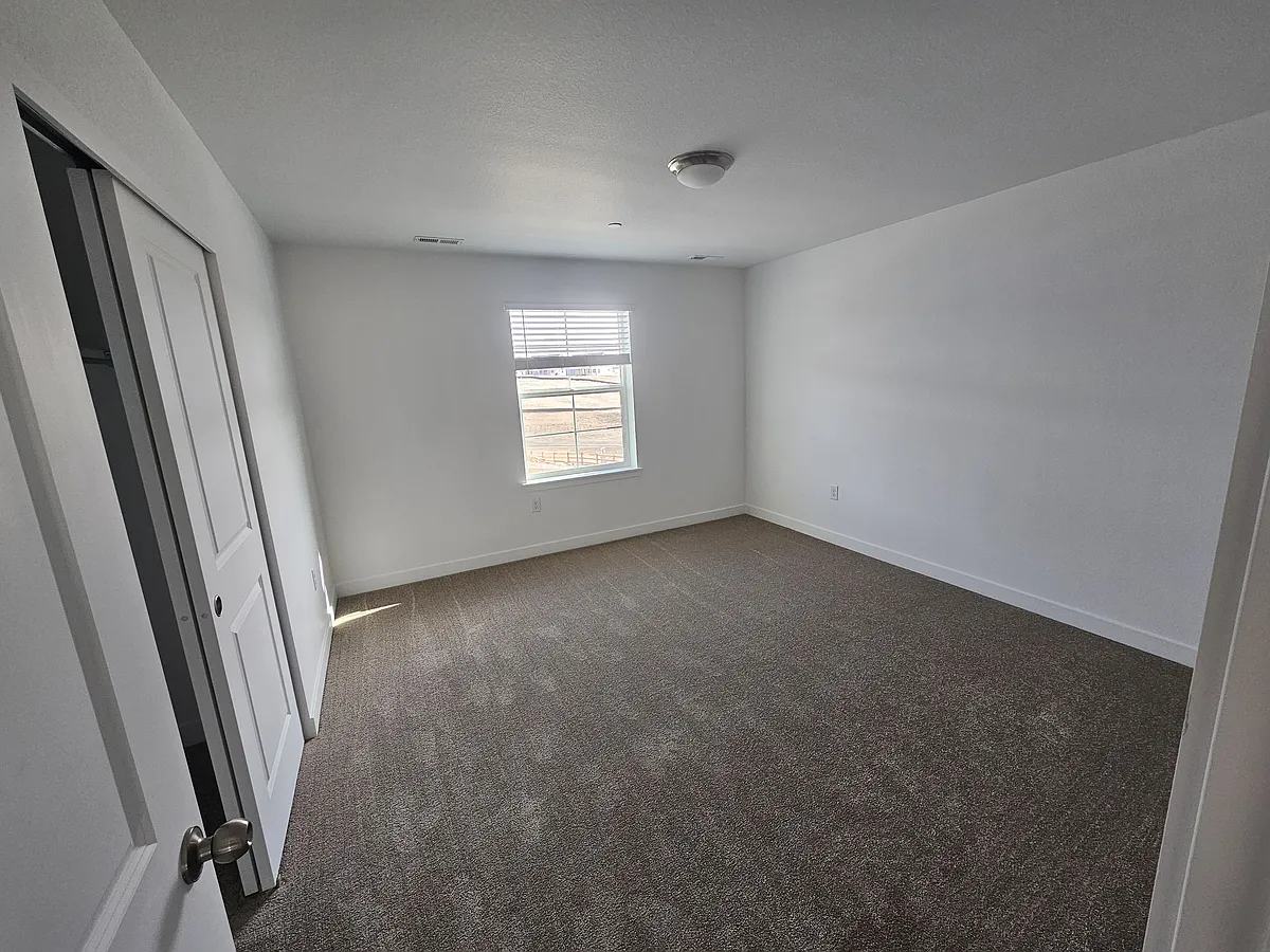Building Photo - 993 Sunrise Dr